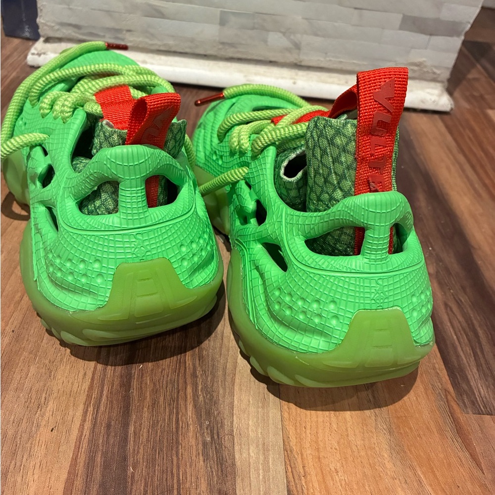 Sia collection Vulture foam “Grinch Glow” sneakers neon green men’s 5 women’s 7 - Picture 4 of 5